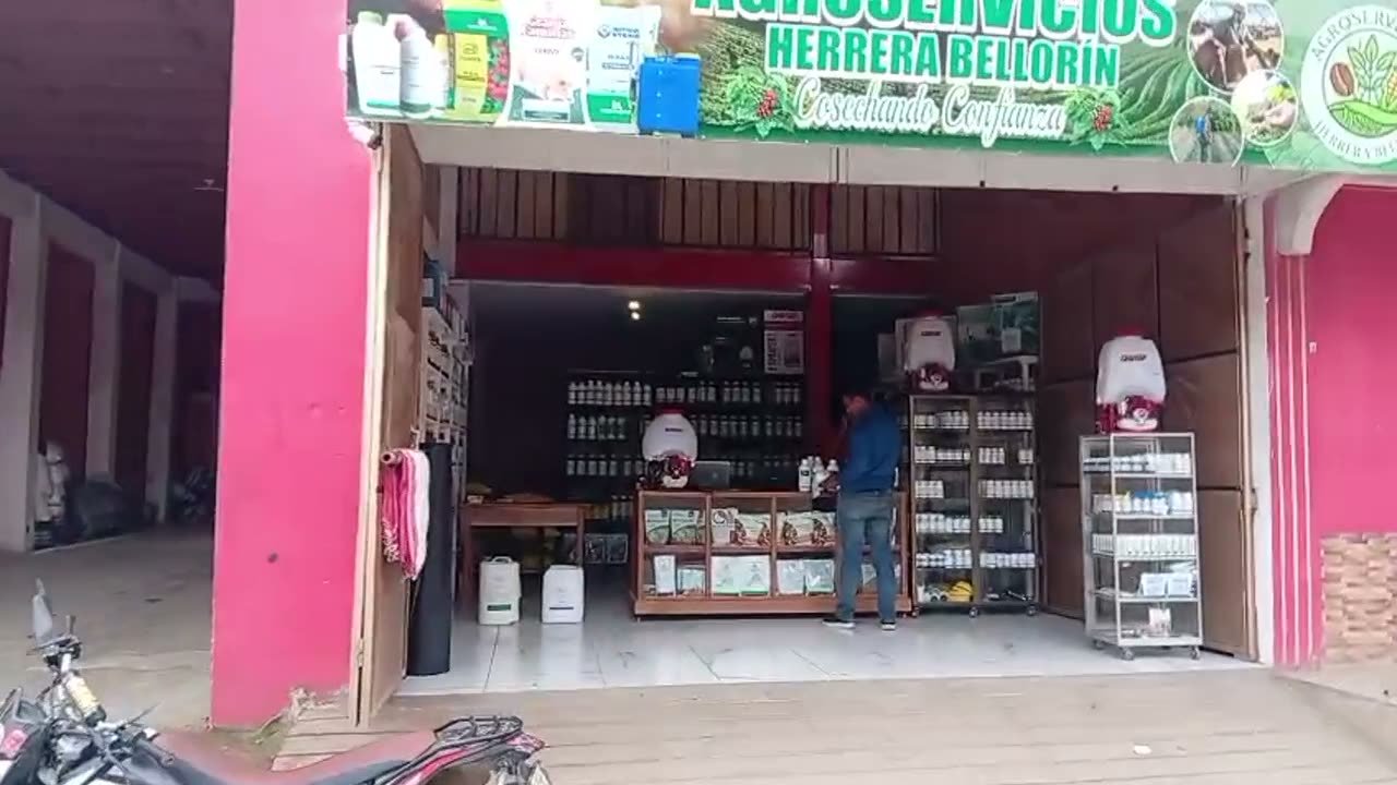 Fachada del agroservicio Herrera Bellorín